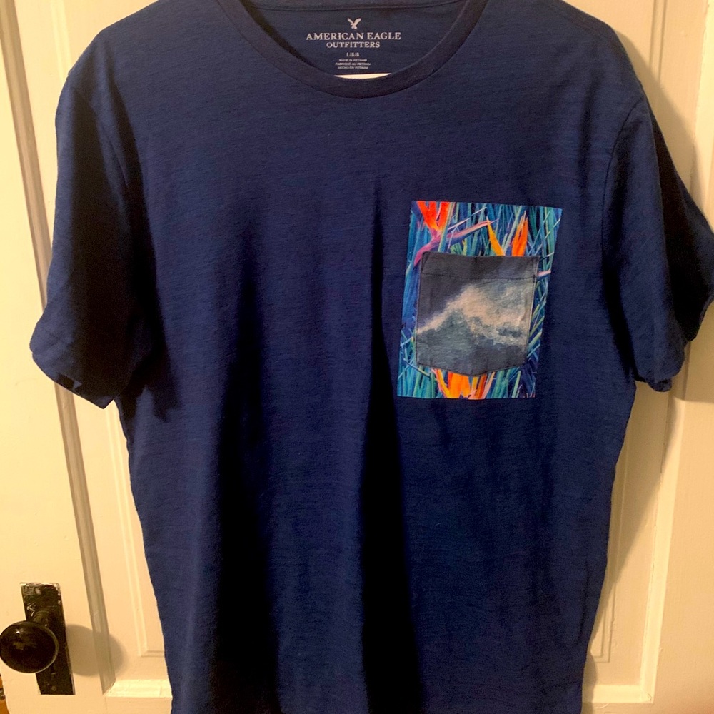 blue men’s shirt